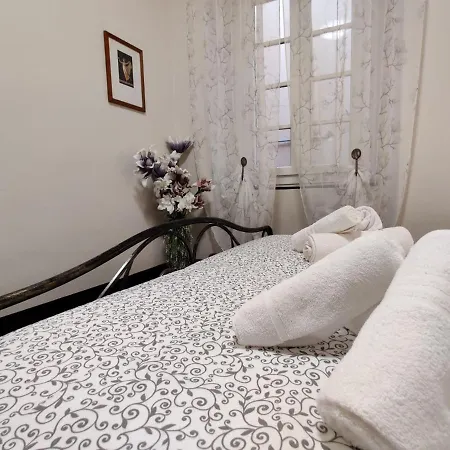 Apartment Doge Cambiaso- Davanti All'acquario - Grande Terrazza Privata - Palazzo Nobiliare Storico *